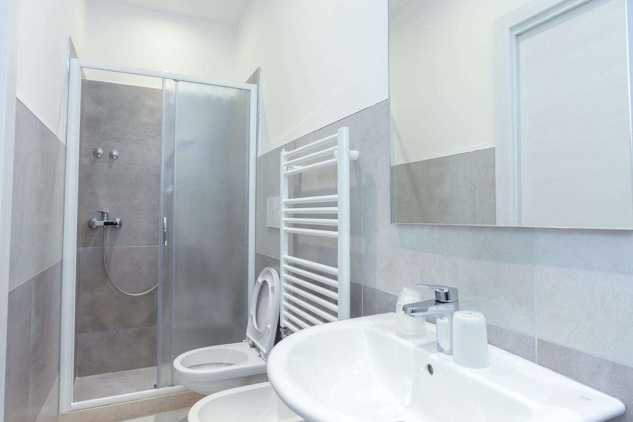 Hotel Tourist Meuble Римини Екстериор снимка