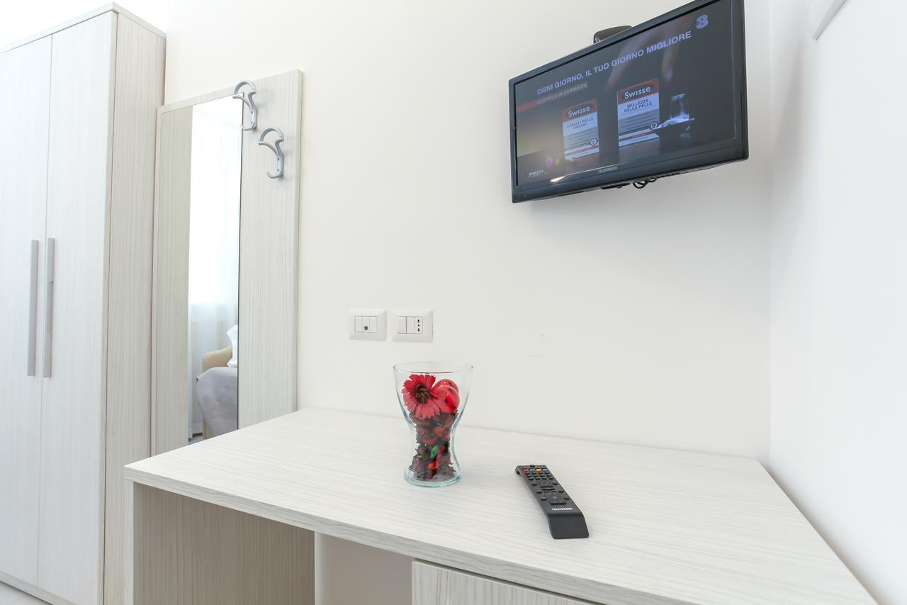 Hotel Tourist Meuble Римини Екстериор снимка