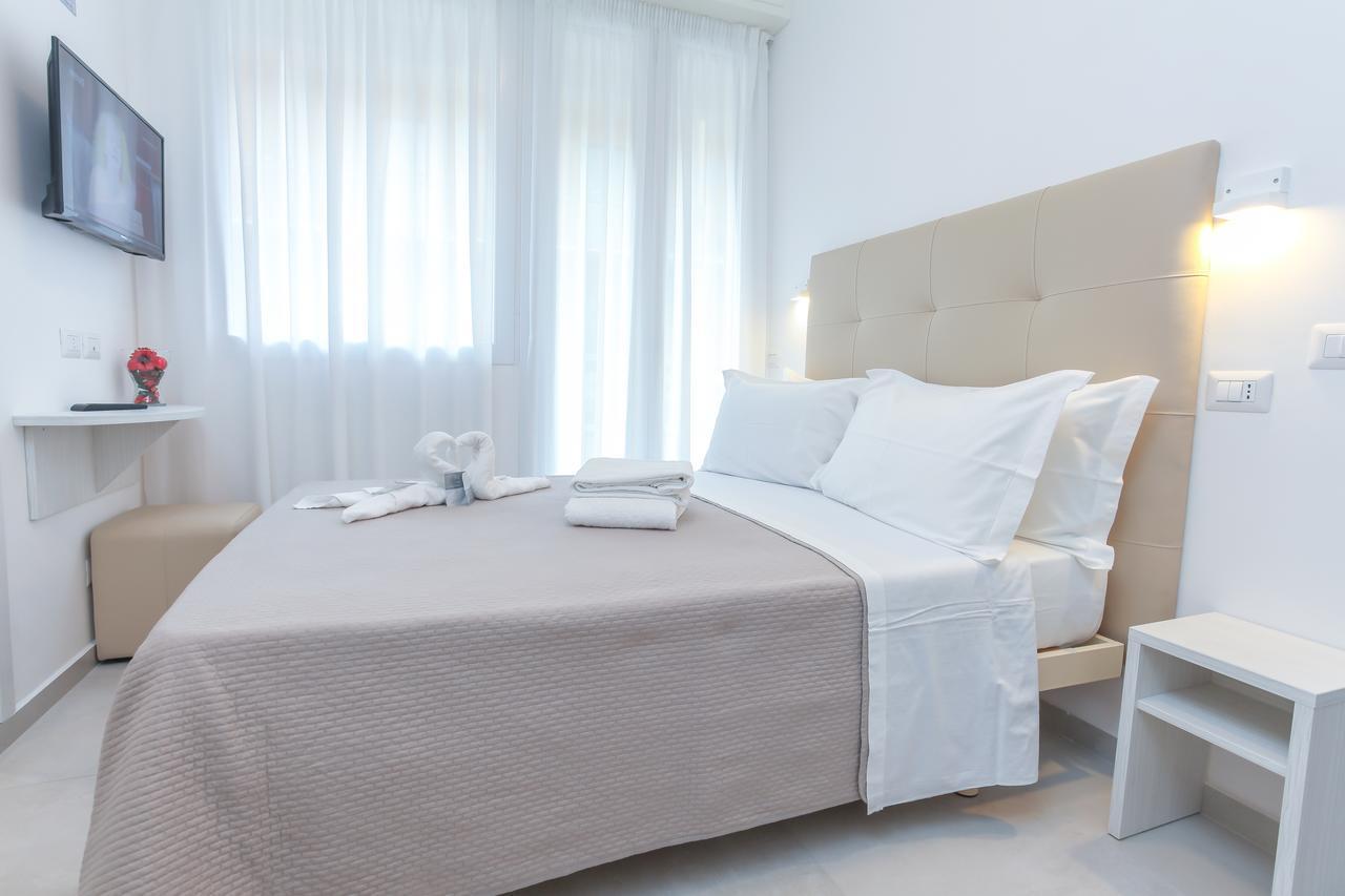 Hotel Tourist Meuble Римини Екстериор снимка