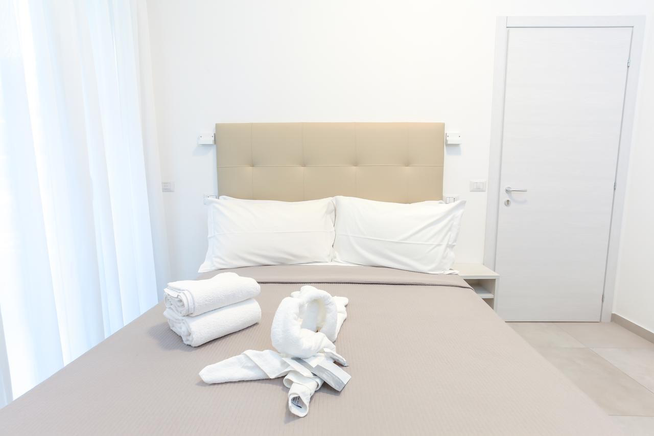 Hotel Tourist Meuble Римини Екстериор снимка